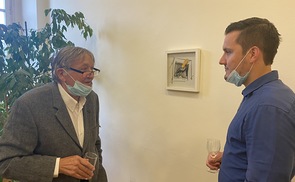 Josef Bauer im Gespräch mit einem Seminaristen