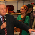 Landeshauptmann Dr. Josef Pühringer bei der Eröffnung des Weltladens in Traun © Weltladen Traun