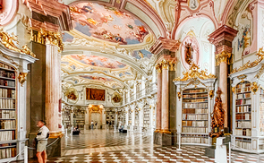 Exklusive Führungen in die weltgrößte Klosterbibliothek