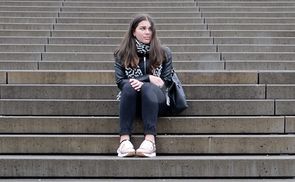 Nicole Traxler als Marie, die von ihren KlassenkollegInnen gemobbt wird.