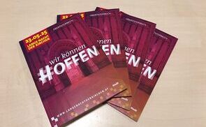 Das umfangreiche Programm der Langen Nacht der Kirchen stellt die Besucher:innen vor die Qual der Wahl. 