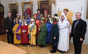 Sternsinger hoch 3 bei Bischof Manfred