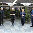 (V. l.) Bischof Dr. Manfred Scheuer, Mag.a Barbara Lanzerstorfer-Holzner (TelefonSeelsorge OÖ – Notruf 142), Mag.a Silvia Breitwieser (Leiterin TelefonSeelsorge OÖ – Notruf 142), Landeshauptmann Mag. Thomas Stelzer