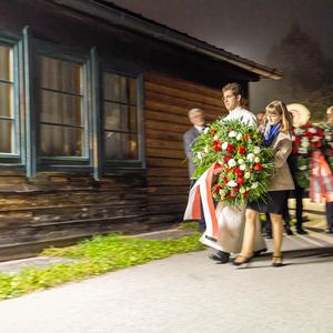Gedenkfeier an die Opfer des ehemaligen KZ Außenlagers Ternberg unter dem Thema „Politischer Widerstand“Bild: Kranzniederlegung