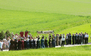  Fronleichnam Prozession *** Local Caption *** Pfarre Frankenmarkt Hauptstra