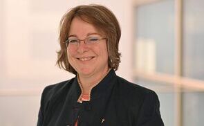 Cornelia Richter wurde zur Bischöfin der Evangelischen Kirche A. B. gewählt.
