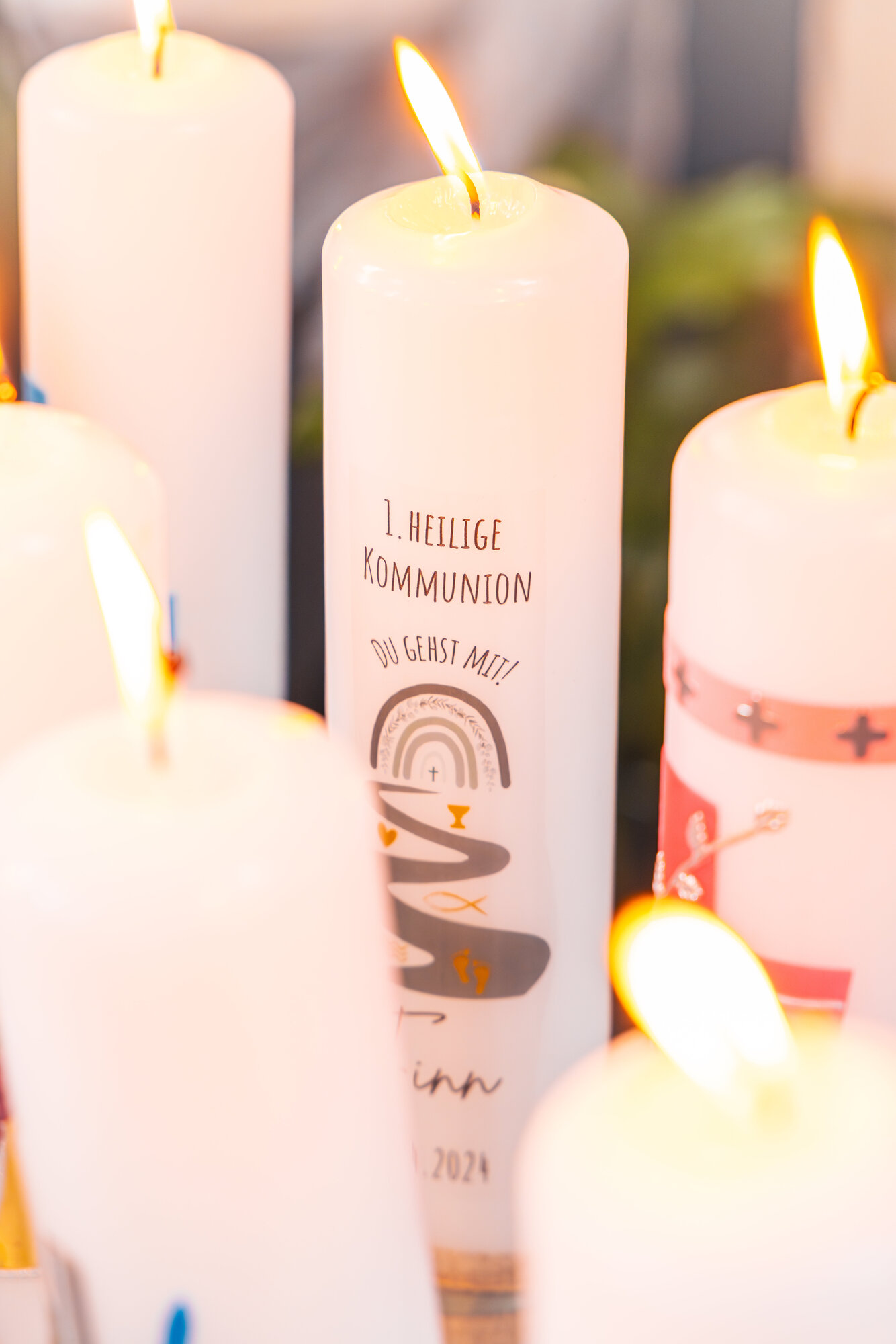 https://www.pfarrbriefservice.de/image/kommunionkerzen-1?vm=download&rdm=aDoMiKV-z2K5