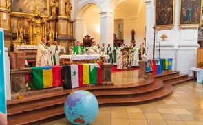 Festgottesdienst '100 Jahre Päpstliche Missionswerke' in der Karmelitenkirche Linz