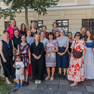 Gruppenbild mit Frauenministerin Eva-Maria Holzleitner, SPÖ-Landesfrauenvorsitzender Renate Heitz und Landesfrauengeschäftsführerin Anna Portenkirchner